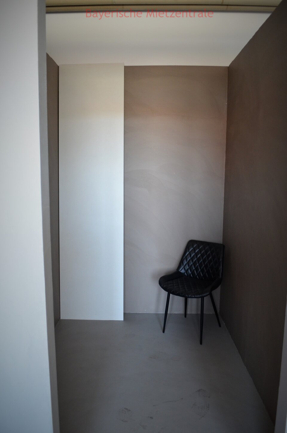 ***BAYERISCHE MIETZENTRALE: helle und großzügige Büro- oder Lagerräume***