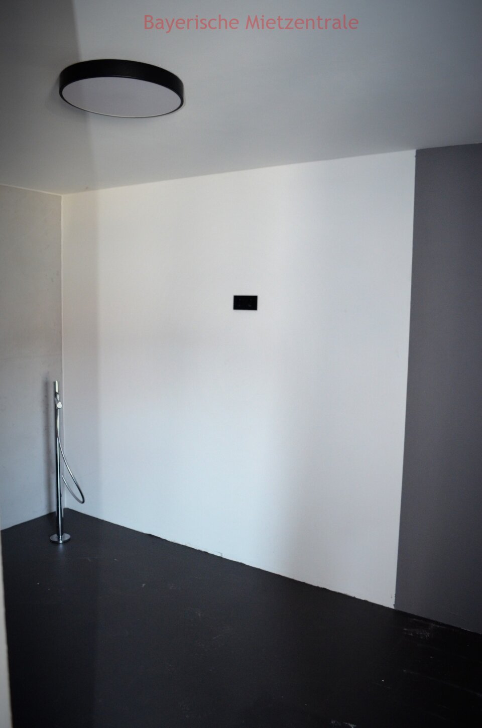 ***BAYERISCHE MIETZENTRALE: helle und großzügige Büro- oder Lagerräume***