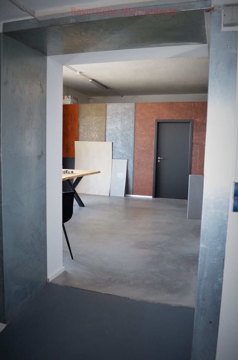 ***BAYERISCHE MIETZENTRALE: helle und großzügige Büro- oder Lagerräume***